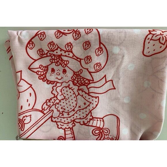 13 Piece Set Strawberry Shortcake Shower Curtain Set And Metal Hooks 72 X 72 NEW - Picture 7 of 13